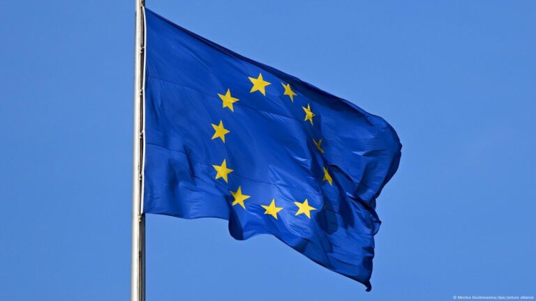 BAZA: в Кремле прокомментировали санкции ЕС